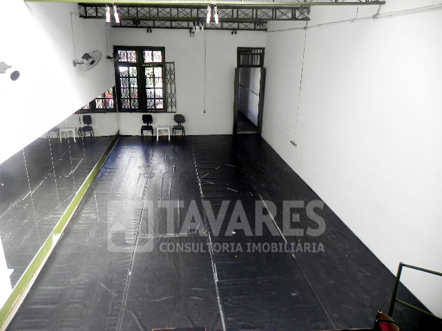 Casa à venda com 1 quarto, 313m² - Foto 3