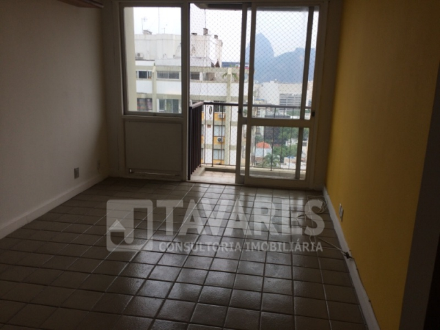 Apartamento à venda com 2 quartos, 77m² - Foto 2