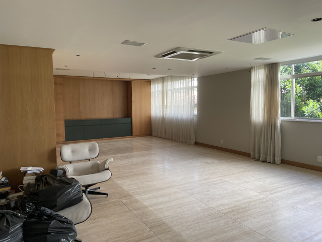 Apartamento à venda com 4 quartos, 228m² - Foto 2