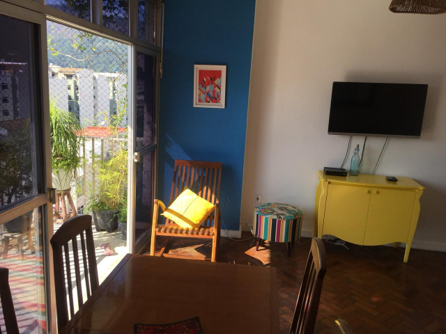 Apartamento à venda com 2 quartos, 70m² - Foto 3