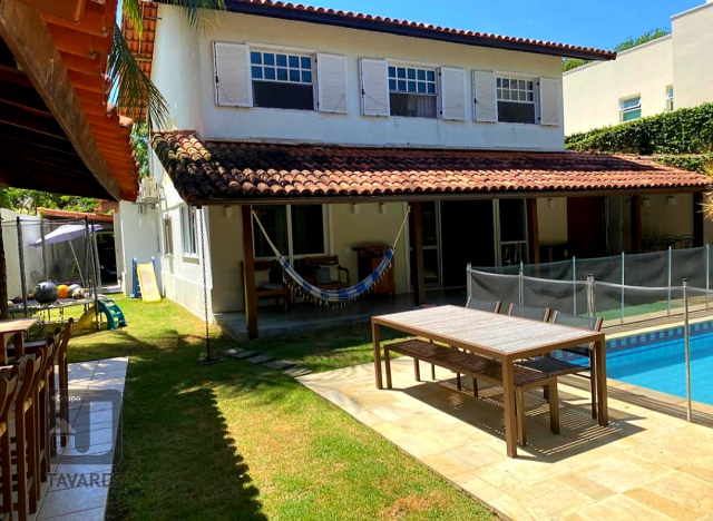 Casa de Condomínio à venda com 4 quartos, 378m² - Foto 1