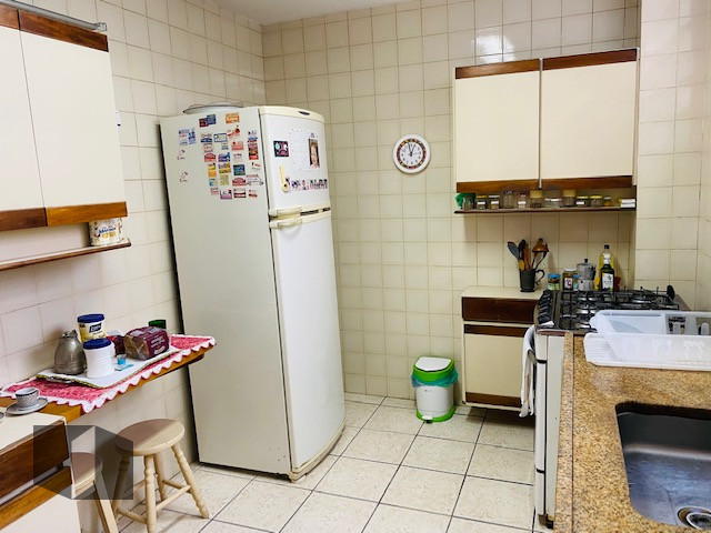 Apartamento à venda com 3 quartos, 170m² - Foto 12