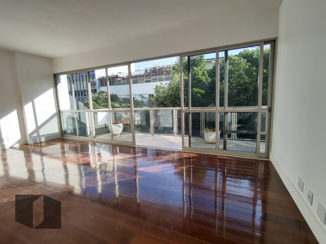 Apartamento à venda com 3 quartos, 150m² - Foto 2