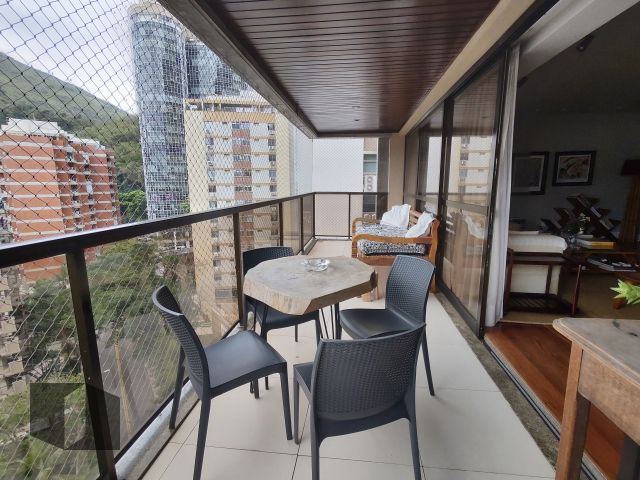 Apartamento à venda com 4 quartos, 227m² - Foto 2