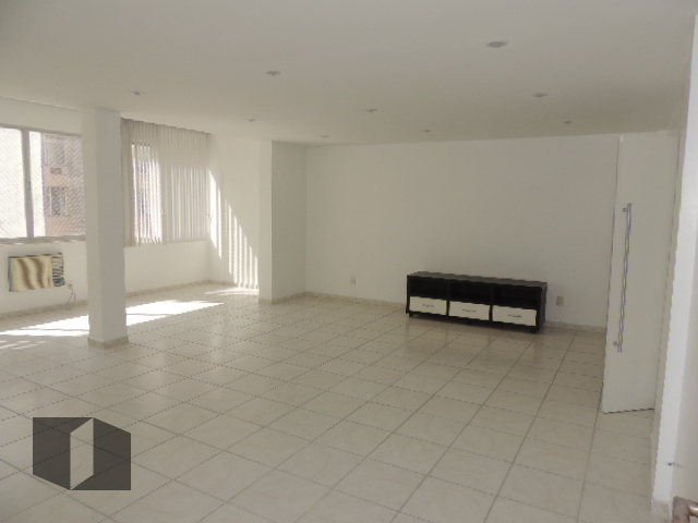 Apartamento à venda com 3 quartos, 159m² - Foto 2