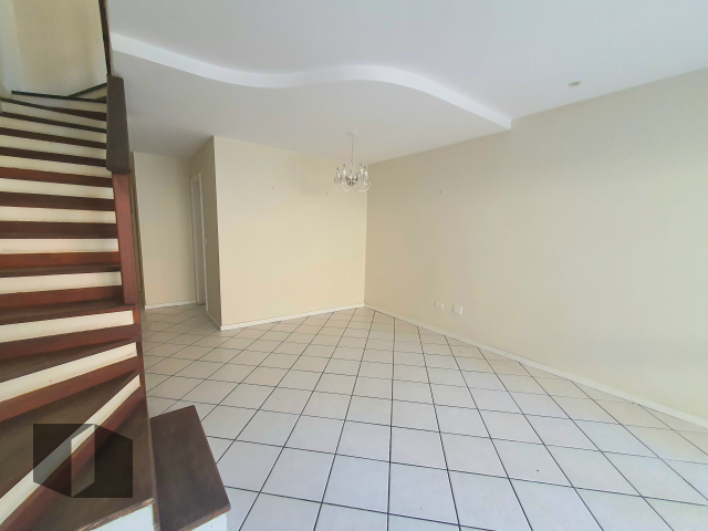 Casa à venda com 3 quartos, 200m² - Foto 2