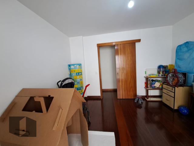 Apartamento à venda com 4 quartos, 222m² - Foto 18