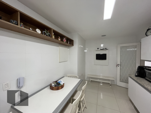 Apartamento à venda com 3 quartos, 233m² - Foto 13