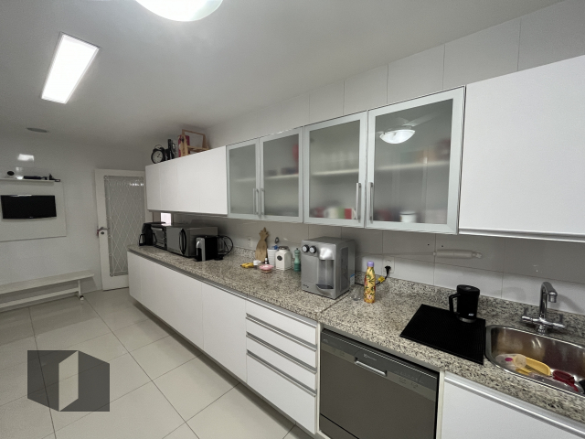 Apartamento à venda com 3 quartos, 233m² - Foto 12