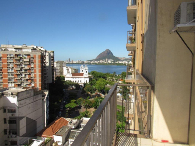 Apartamento à venda com 1 quarto, 70m² - Foto 2