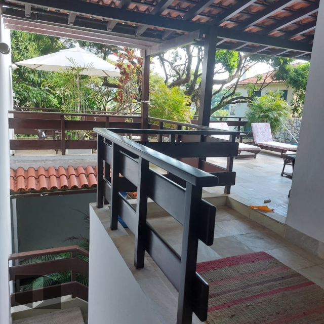 Casa à venda com 4 quartos, 356m² - Foto 1