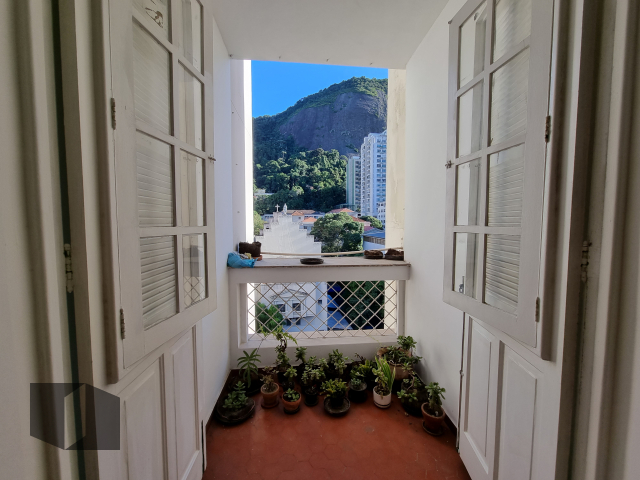 Apartamento à venda com 3 quartos, 98m² - Foto 1