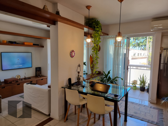 Apartamento à venda com 2 quartos, 71m² - Foto 2