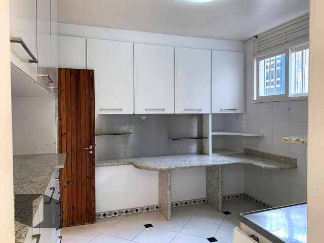 Casa à venda com 5 quartos, 680m² - Foto 32