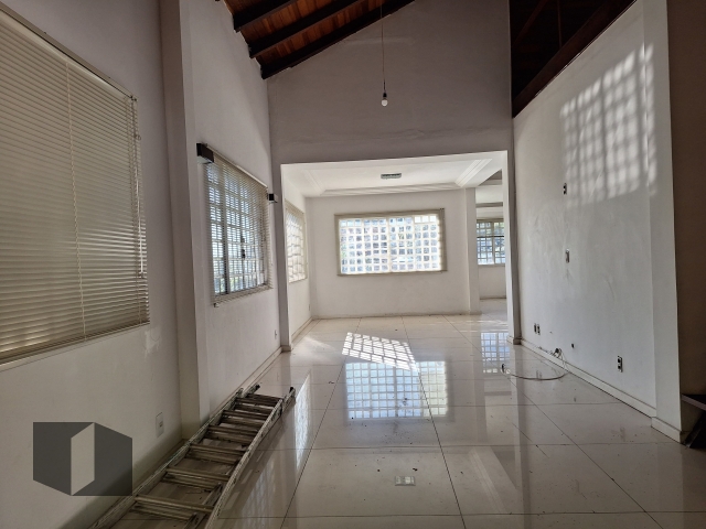 Casa à venda com 4 quartos, 245m² - Foto 6