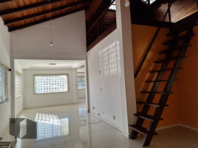 Casa à venda com 4 quartos, 245m² - Foto 8