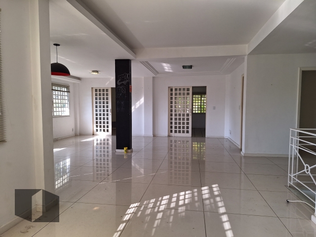 Casa à venda com 4 quartos, 245m² - Foto 4