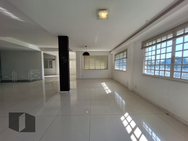 Casa à venda com 4 quartos, 245m² - Foto 7