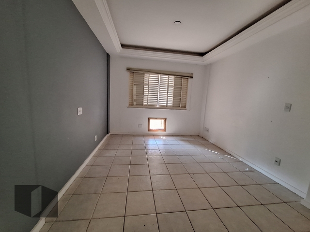 Casa à venda com 4 quartos, 245m² - Foto 14