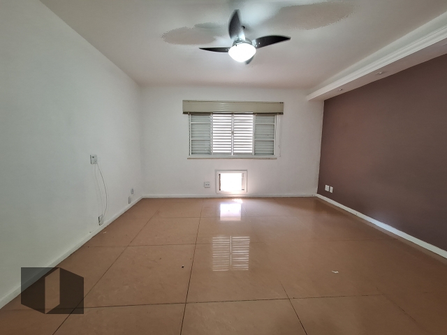 Casa à venda com 4 quartos, 245m² - Foto 10