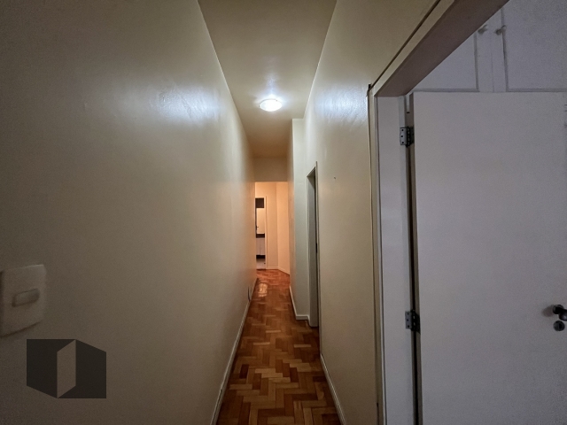 Apartamento à venda com 3 quartos, 161m² - Foto 2