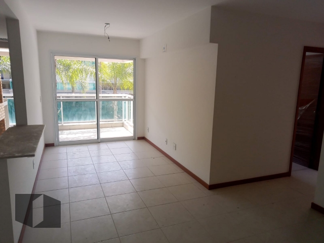 Apartamento à venda com 2 quartos, 75m² - Foto 4