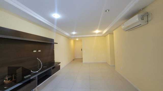 Apartamento à venda com 3 quartos, 113m² - Foto 2