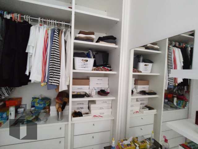 5b  closet suite (6)