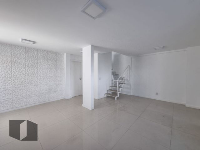 Casa à venda com 4 quartos, 160m² - Foto 2