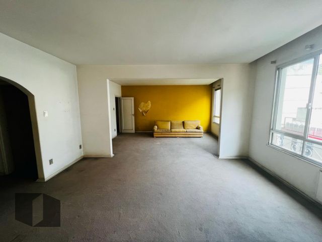 Apartamento à venda com 4 quartos, 170m² - Foto 2