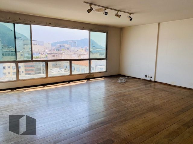 Apartamento à venda com 4 quartos, 234m² - Foto 2