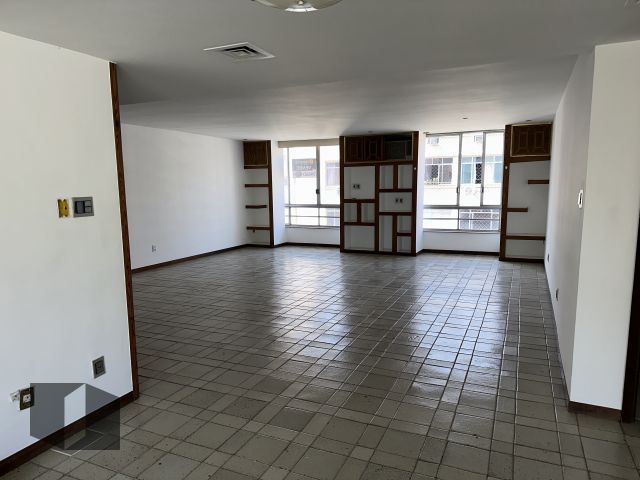 Apartamento à venda com 3 quartos, 195m² - Foto 4