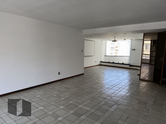 Apartamento à venda com 3 quartos, 195m² - Foto 3