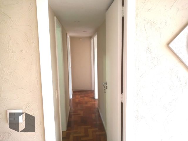 12 corredor da sala para parte intima