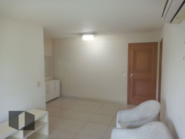 Apartamento à venda com 2 quartos, 76m² - Foto 2