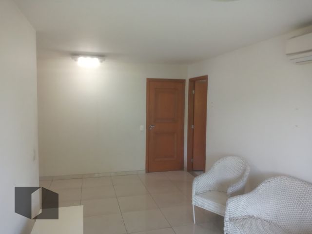 Apartamento à venda com 2 quartos, 76m² - Foto 3