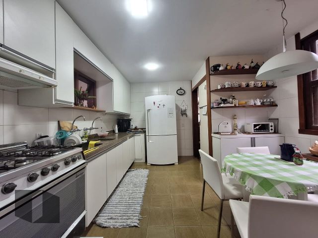 Casa à venda com 4 quartos, 300m² - Foto 40