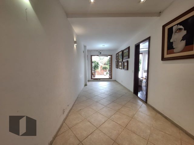 Casa à venda com 4 quartos, 300m² - Foto 21