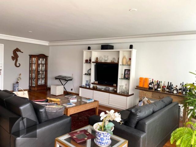 Apartamento à venda com 3 quartos, 206m² - Foto 2