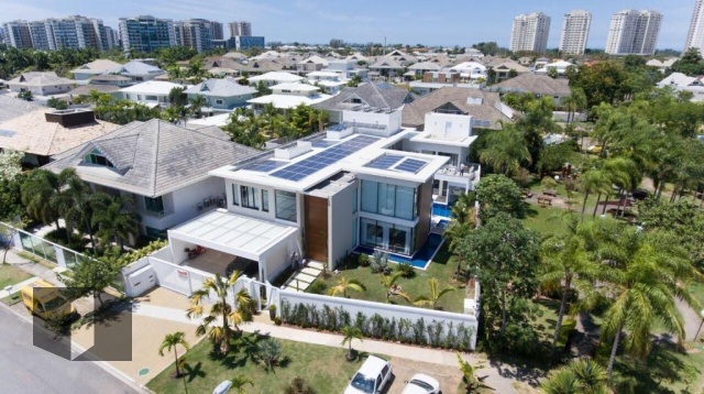 Casa de Condomínio à venda com 5 quartos, 394m² - Foto 2