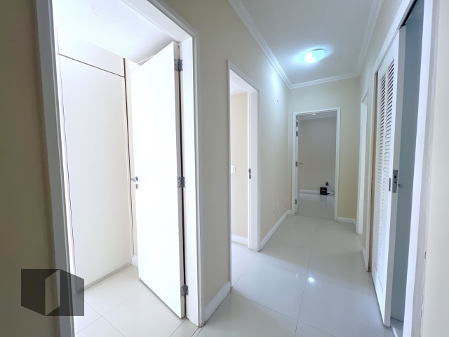 Apartamento à venda com 4 quartos, 283m² - Foto 9