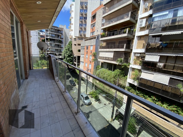 Apartamento à venda com 3 quartos, 124m² - Foto 2