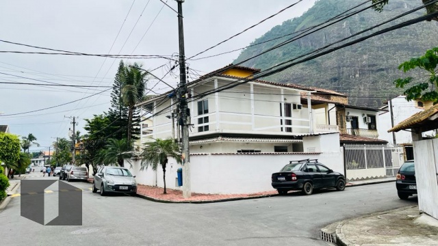 Casa à venda com 3 quartos, 197m² - Foto 2