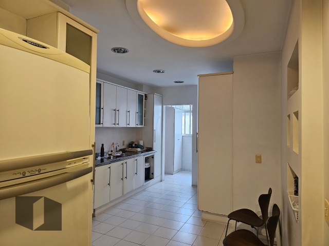 Apartamento à venda com 3 quartos, 134m² - Foto 17