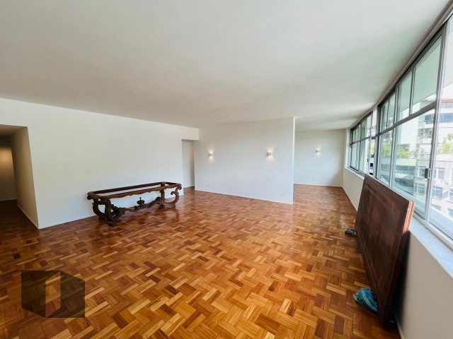 Apartamento à venda com 4 quartos, 206m² - Foto 1