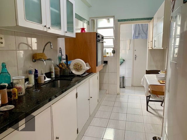 Apartamento à venda com 3 quartos, 182m² - Foto 9