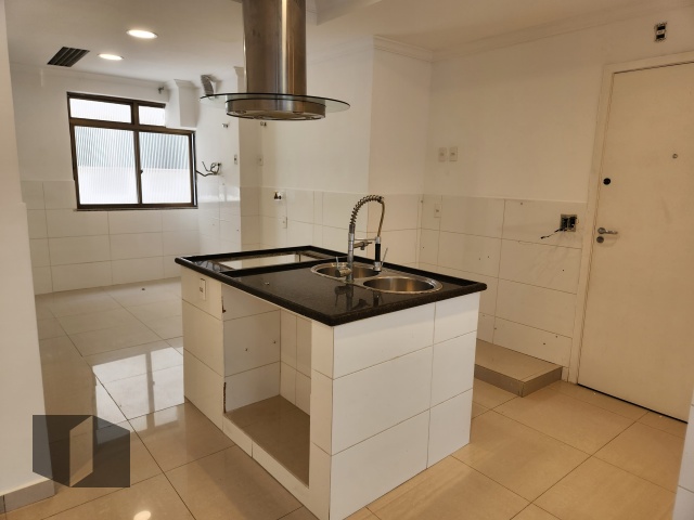 Apartamento à venda com 3 quartos, 180m² - Foto 25