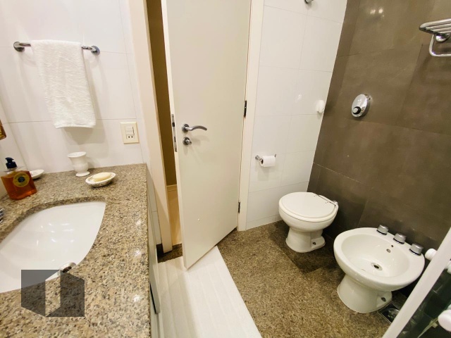 Apartamento à venda com 3 quartos, 200m² - Foto 15