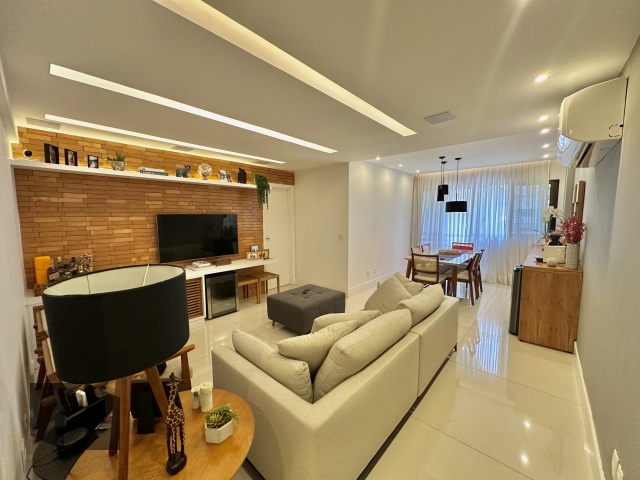 Apartamento à venda com 3 quartos, 106m² - Foto 2