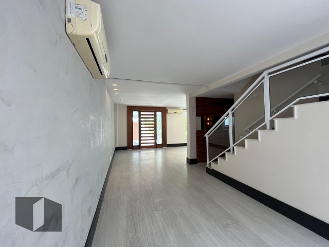 Casa de Condomínio à venda com 4 quartos, 302m² - Foto 8